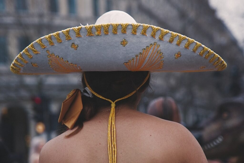 La experiencia única y vibrante que nadie te cuenta de la Fiesta en Xoximilco Cancún